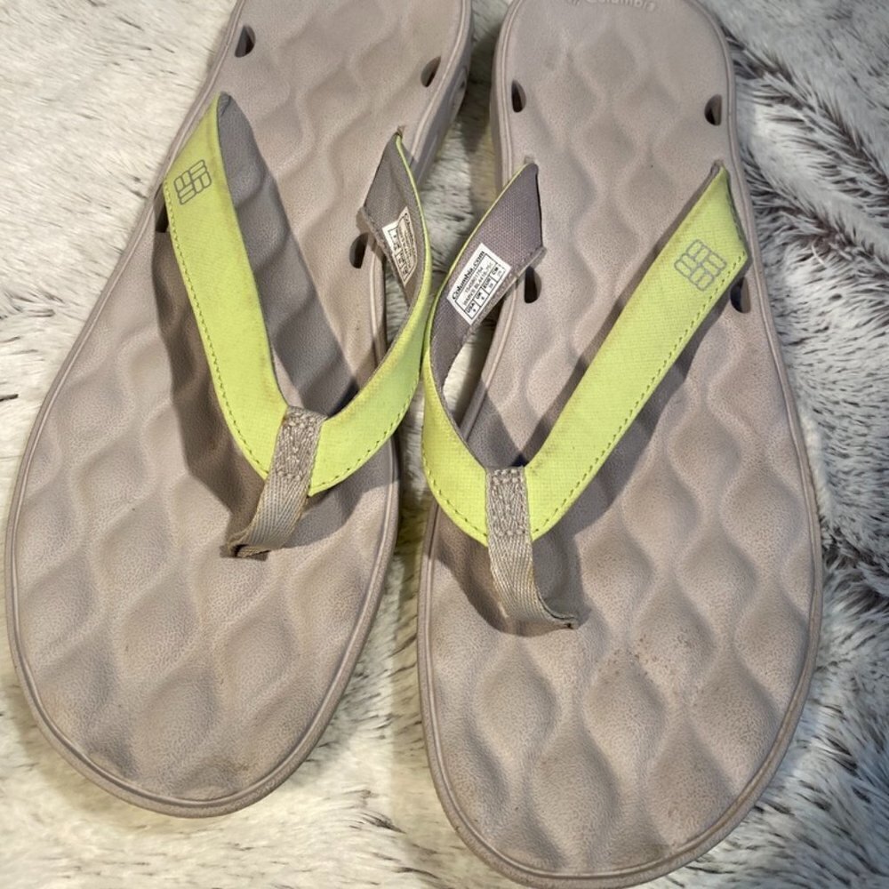 Women's Columbia Flip Flops size 8
